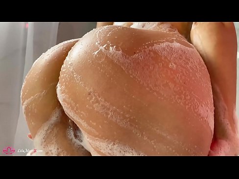 ❤️ 布鲁内特在淋浴时用振动器自慰阴部达到强烈的高潮 at us️❤
